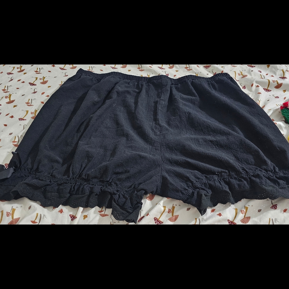 Bloomers - Picture 8 of 15
